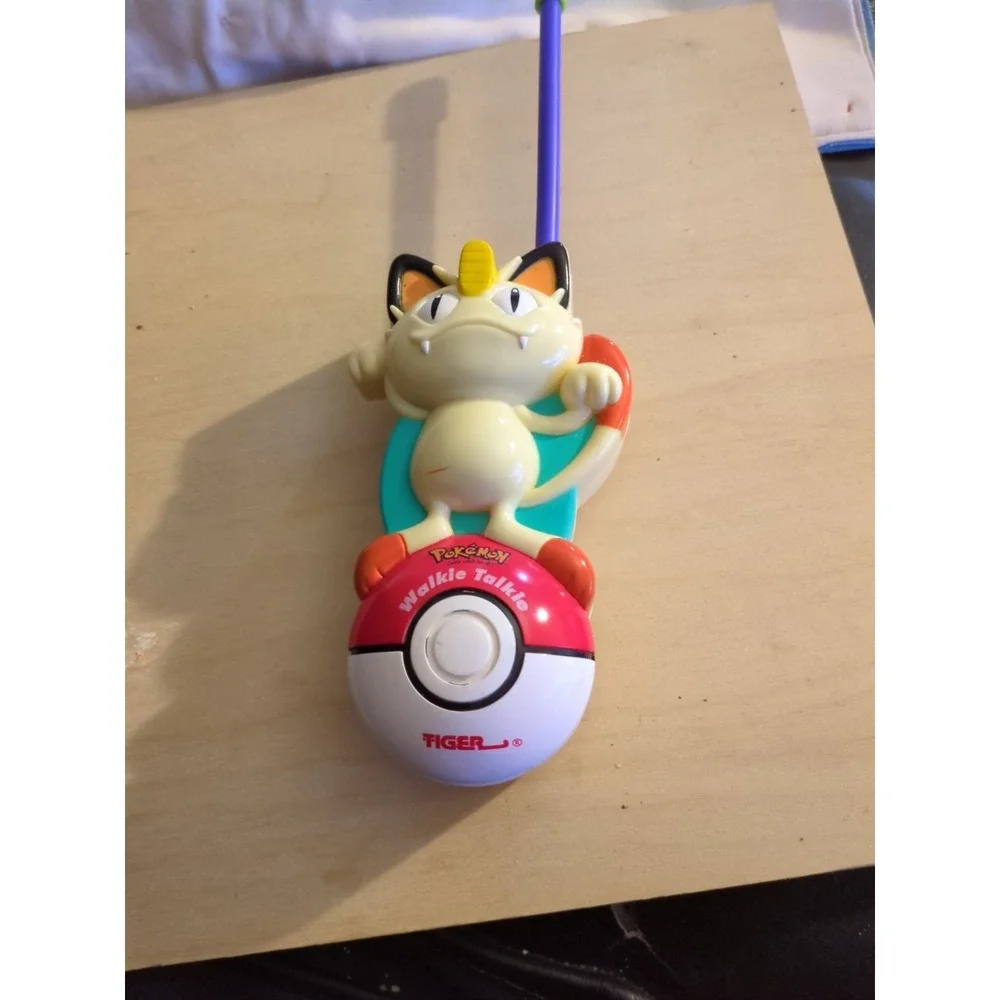 1999 Tiger Electronic Nintendo Pokemon Single Walkie Talkie Meowth figure toy